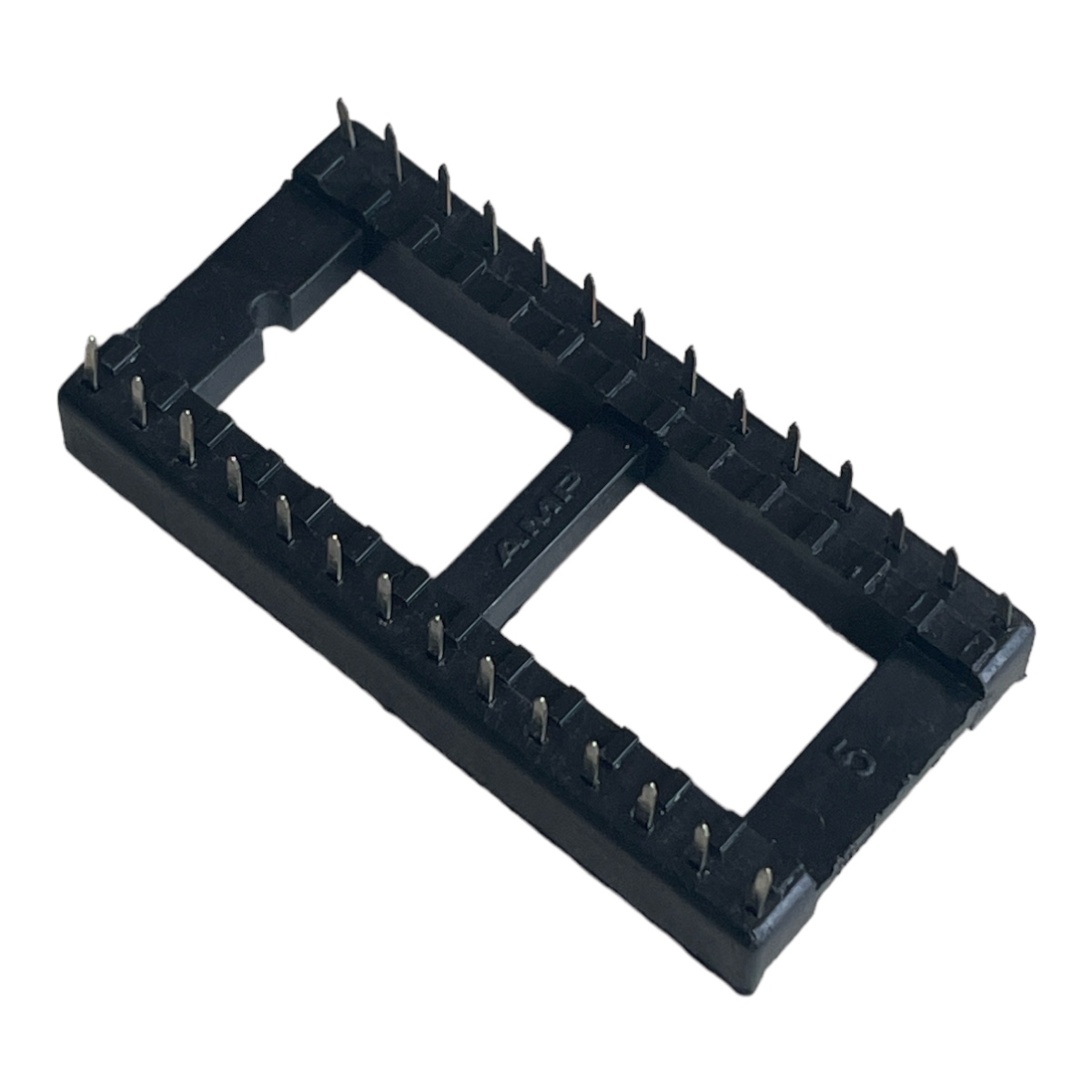 SOQUETE ESTAMPADO SEN00B14 28 PINOS LARGO AMP